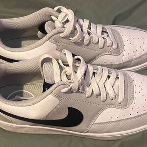 Nike Men's White and Light Gray Sneakers